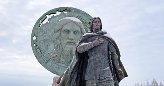 Памятник великому Князю Александру Невскому «Молитва перед боем» открыли в Ленобласти